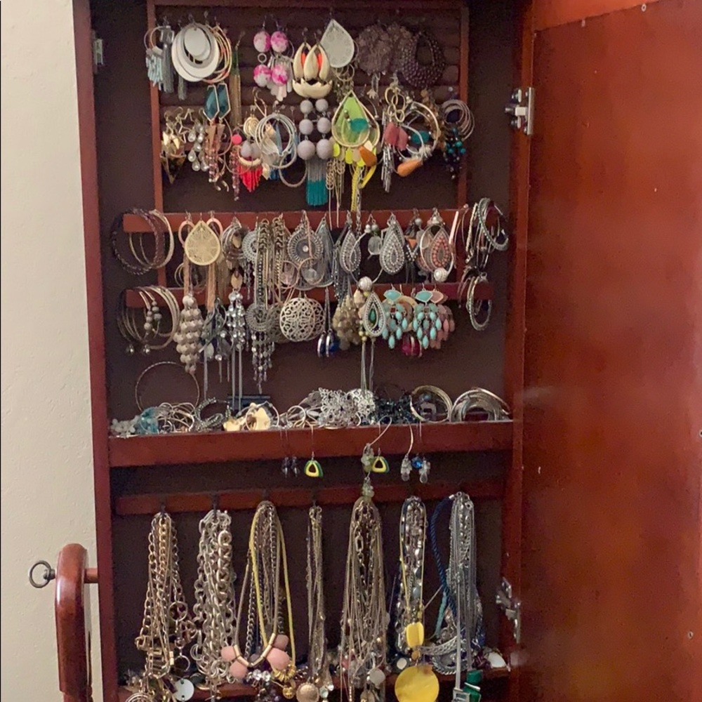VAULT: Necklaces, bracelets , earrings